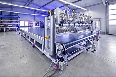 Решение для нанесения клея на больших площадях от Festo для Technicon: точность и экономичность