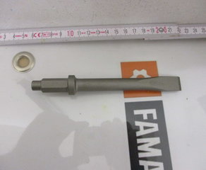 Зубило
Flachmeißel
Einsteckende 6kt. 12,5 x 36
Nutzlänge 125 mm
Schneidenbreite 15 mm Mannesmann Demag