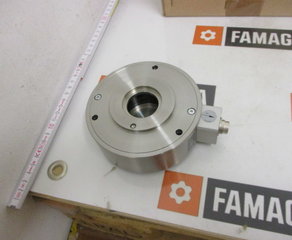 Датчик включая штекерное соединение S
Bahnzugmessung - präzise und online 
WTS 2 25 A 1000 S  - Baugröße: 2  - Achs-Ø d: 25 mm  - Nennmesskraft: 1000 N  - Ausführung:  A 
- inkl. Sicherungsringe und V-Dichtring 
mit der folgenden OPTION    
Steckeranschluss S statt Kabelanschluss K  - Sensoranschlussgehäuse mit integriertem Flanschstecker ausgeführt,    6-polig, 270°, vergoldete Kontakte  Honigmann