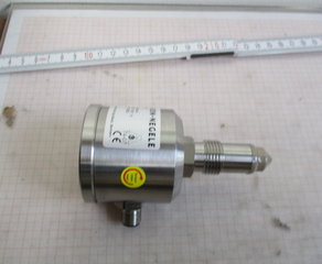 Датчик уровня 
NCS-11/PNP/X/KKF/M12
Kap.Grenzstandschalter für wässrige Lösungen mit Er > 20
Hilfsspg.: 16...32 VDC
Ausgang: PNP aktiv, max. 50 mA
Prozessanschluss G1/2