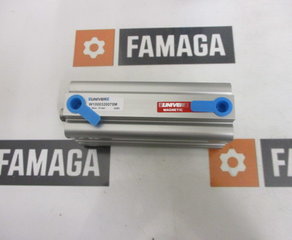 Цилиндр
Kurzhubzylinder,
Kolbenstange Edelstahl,
D=32mm Hub=75mm,
Magnetausführung Univer